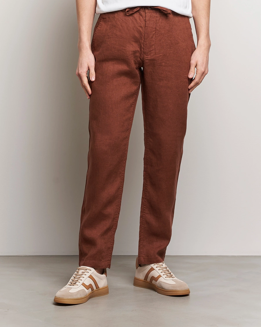 Herren | Preppy Authentic | GANT | Relaxed Linen Drawstring Pants Cognac Brown