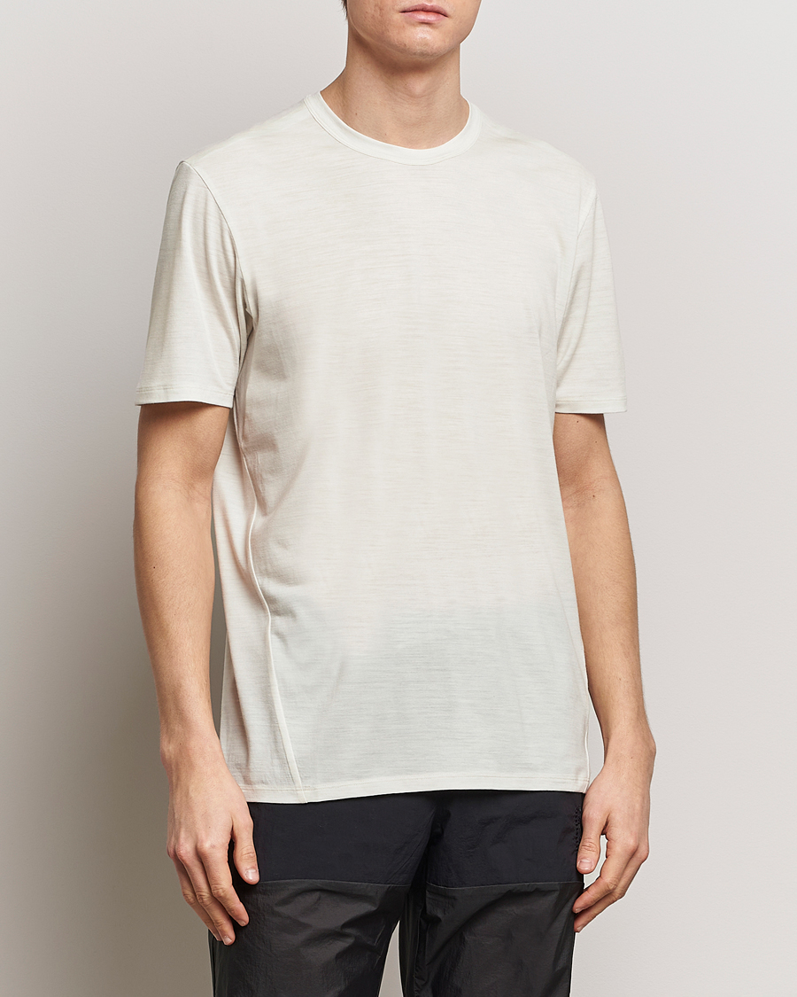 Herren | Neue Produktbilder | Arc'teryx Veilance | Frame Short Sleeve T-Shirt Oat Heather