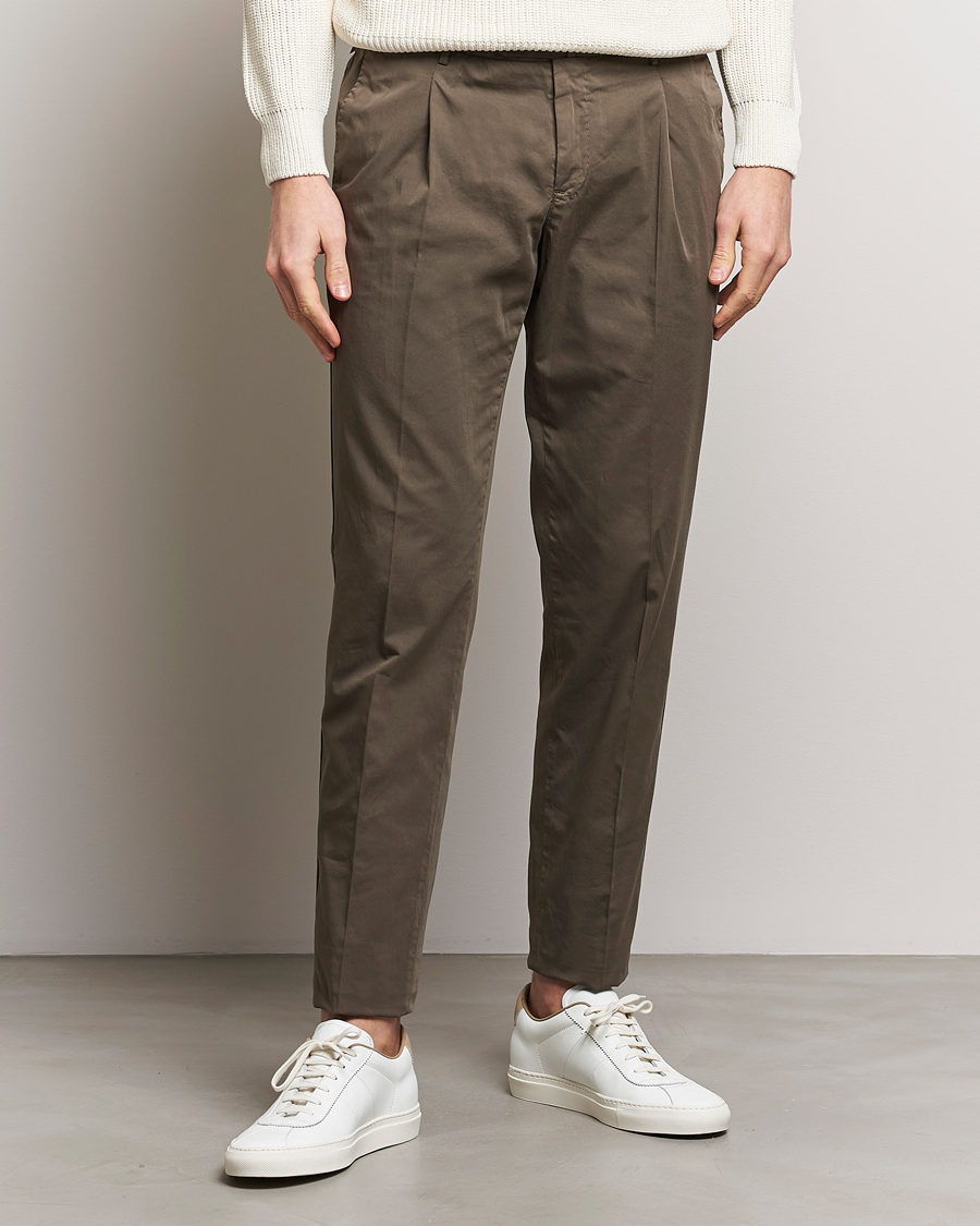 Herren | Italian Department | PT01 | Slim Fit Garment Dyed Stretch Chinos Dark Brown