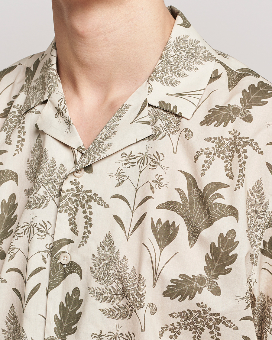 Herren | Hemden | Sunspel | Katie Scott Short Sleeve Printed Resort Shirt Ecru