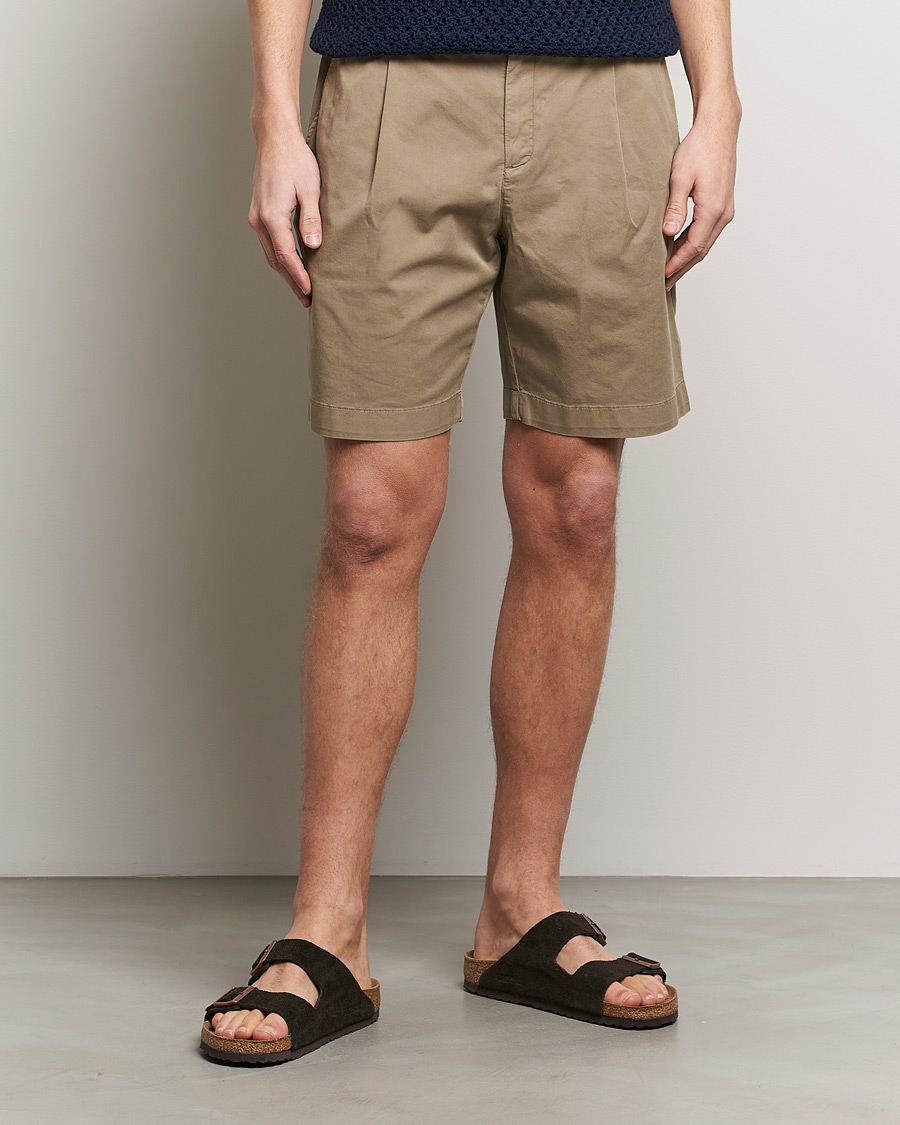 Herren | Summer | Sunspel | Pleated Stretch Cotton Twill Shorts Dark Stone