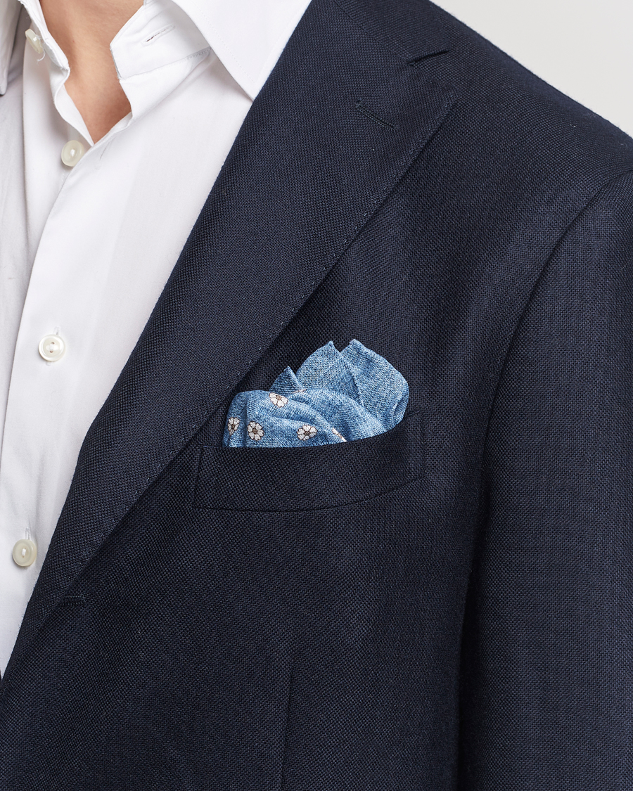 Herren |  | Amanda Christensen | Linen Printed Flower Pocket Square Blue