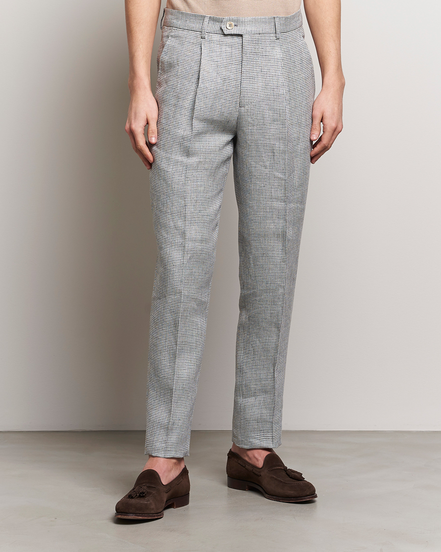 Herren | Italian Department | Brunello Cucinelli | Pleated Houndstooth Trousers Light Grey