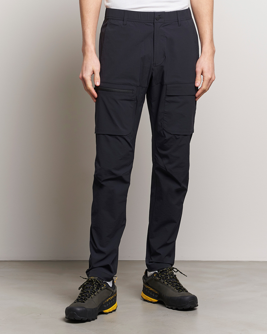 Men | Functional Trousers | Peak Performance | Light Cargo Pants Black