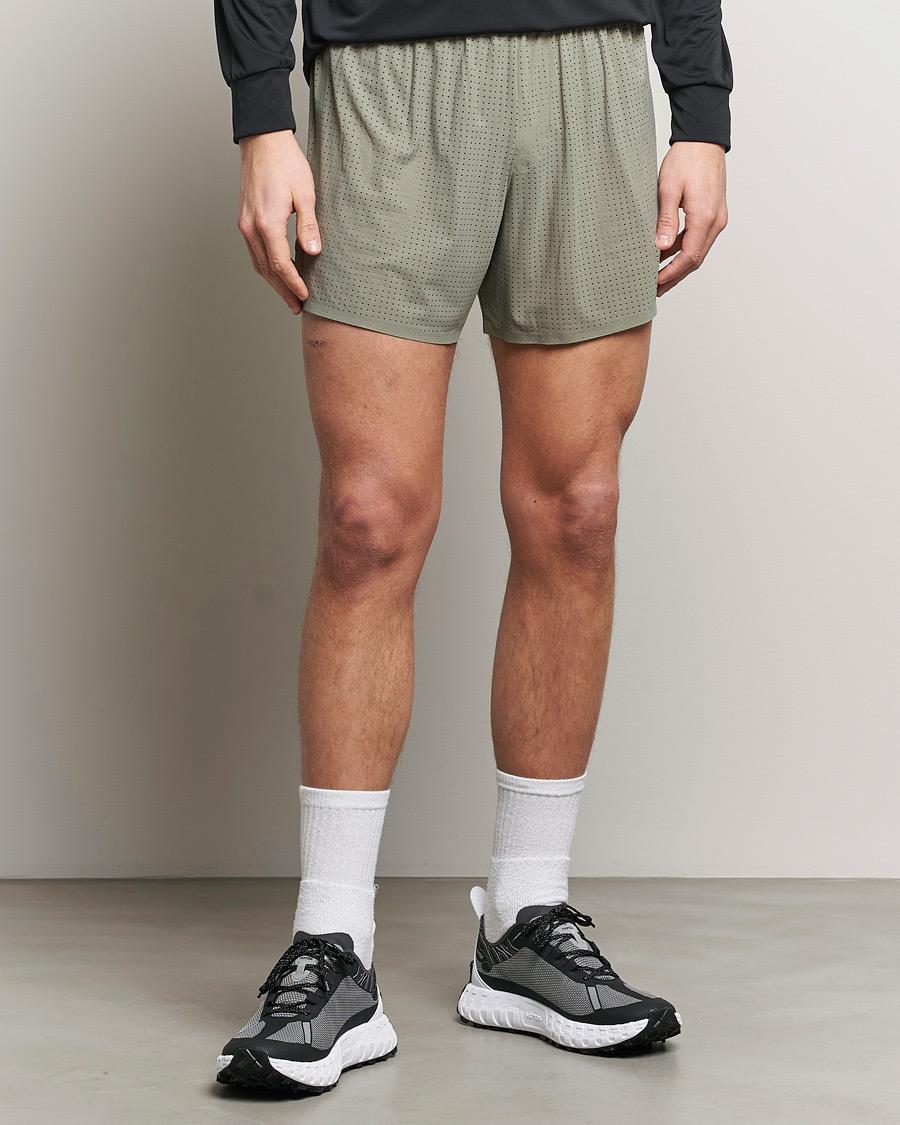 Herren | Contemporary Creators | Satisfy | Space-O 5 Inch Shorts Dark Sage