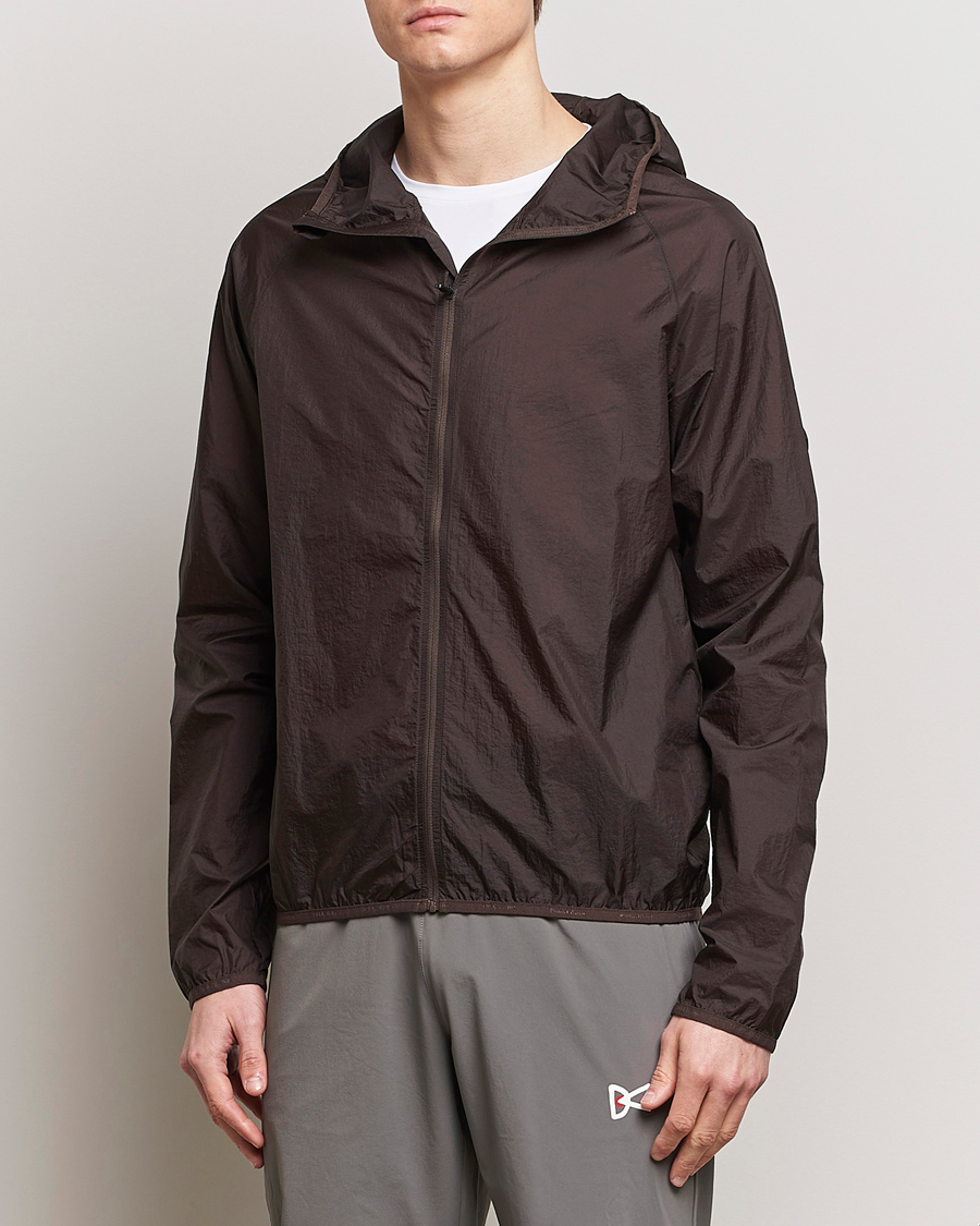 Herren | Neue Produktbilder | District Vision | Ultralight Packable DWR Wind Jacket Cacao