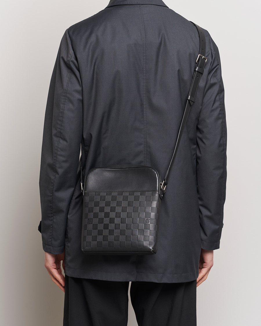 Herren | Pre-Owned & Vintage Bags | Louis Vuitton Pre-Owned | Damier Infini Pochette District Shoulder Bag 
