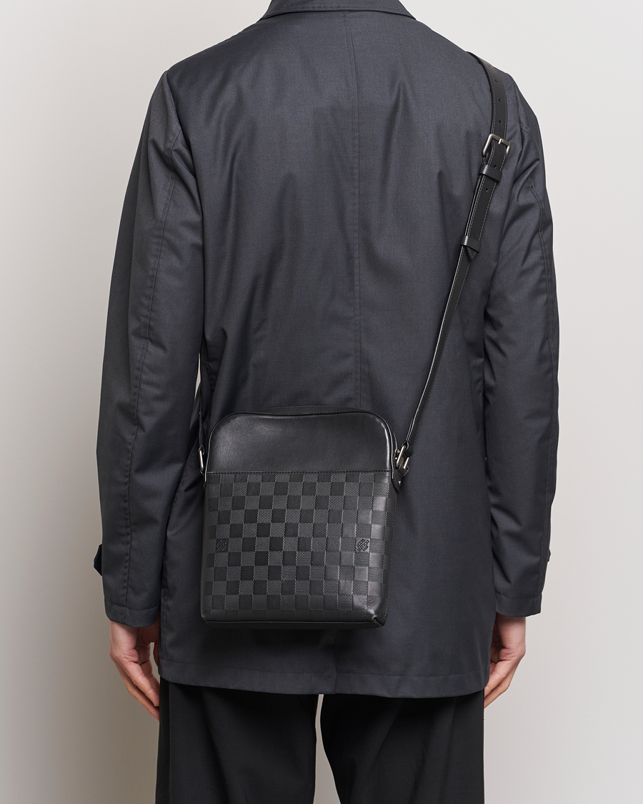Herren | Louis Vuitton Pre-Owned Damier Infini Pochette District Shoulder Bag | Louis Vuitton Pre-Owned | Damier Infini Pochette District Shoulder Bag