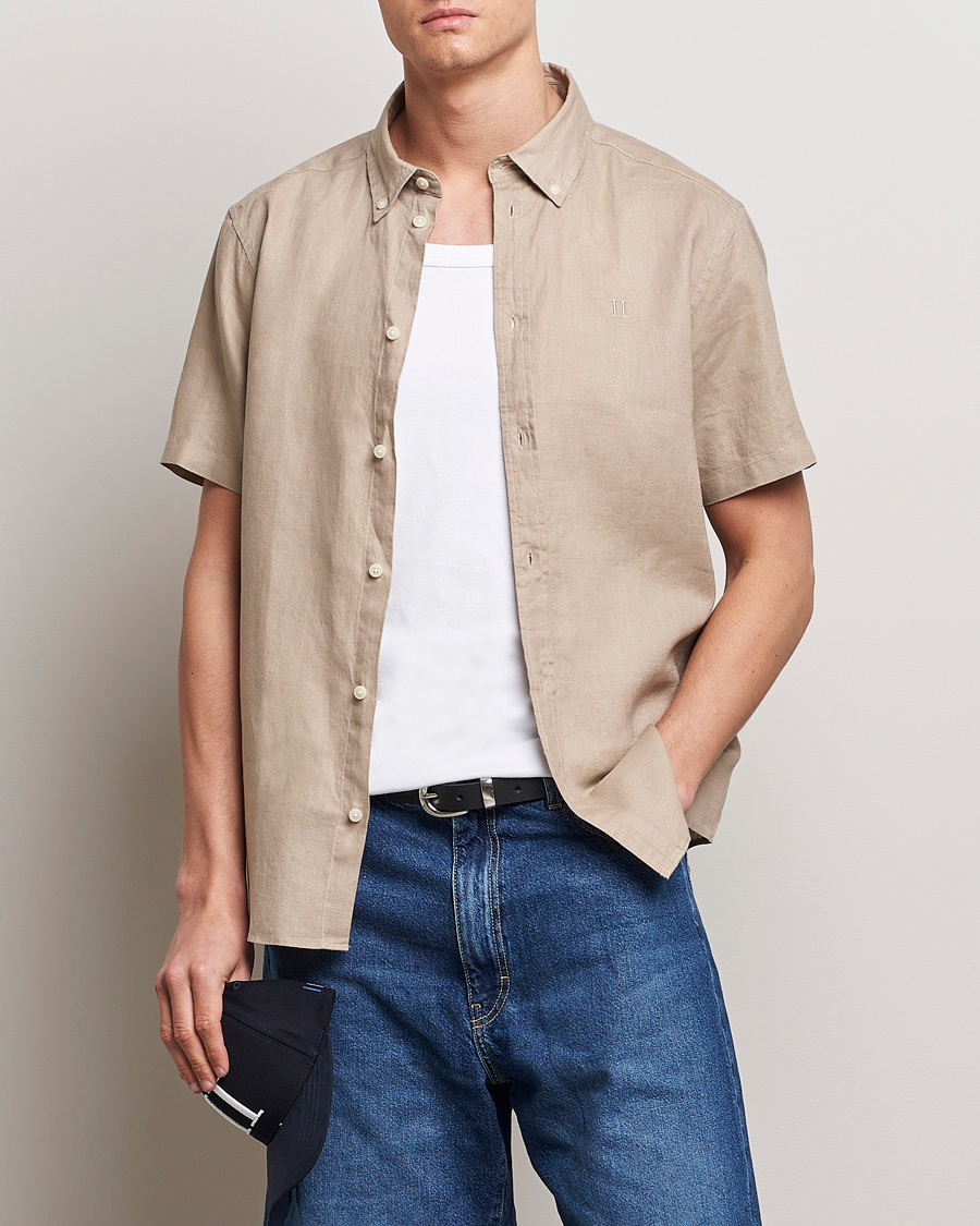 Herren | Hemden | LES DEUX | Kris Short Sleeve Linen Shirt Dark Sand