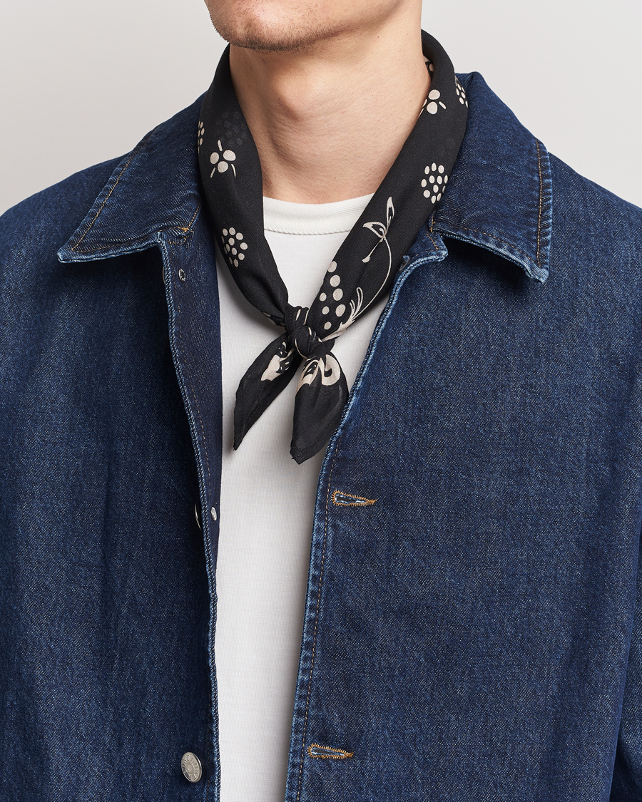 Herren | Nudie Jeans Ingrid Ornament Bandana Black | Nudie Jeans | Ingrid Ornament Bandana Black