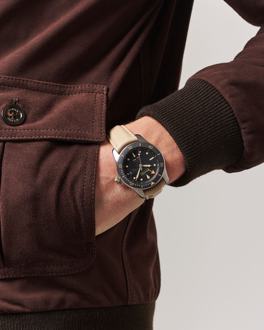 Herren | Bremont S302 GMT Diver 40mm Sahara | Bremont | S302 GMT Diver 40mm Sahara