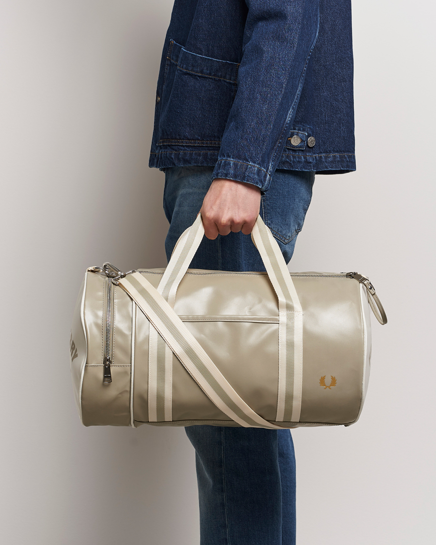 Herren | Fred Perry Classic Barrel Bag Warm Grey | Fred Perry | Classic Barrel Bag Warm Grey