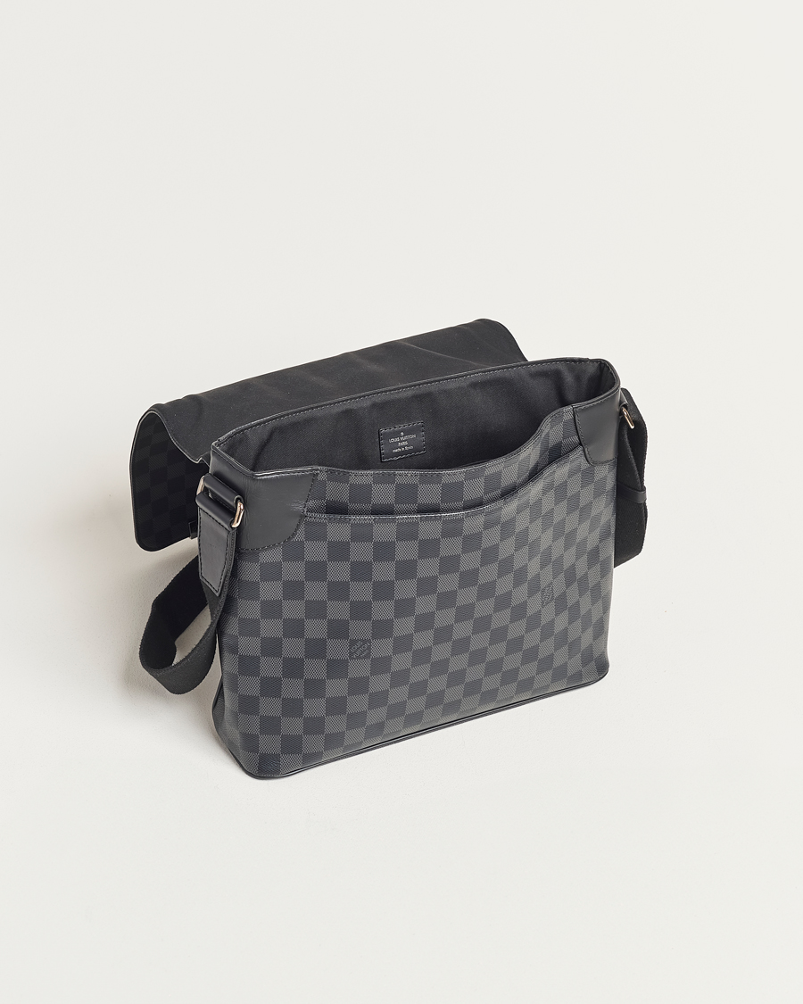 Herren | Louis Vuitton Pre-Owned District PM Messenger Bag Damier Graphite | Louis Vuitton Pre-Owned | District PM Messenger Bag Damier Graphite