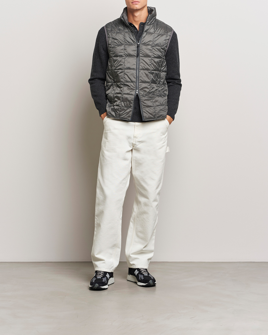 Herren | Jacken | TAION | High Neck Full Zip Lightweight Down Vest Charcoal
