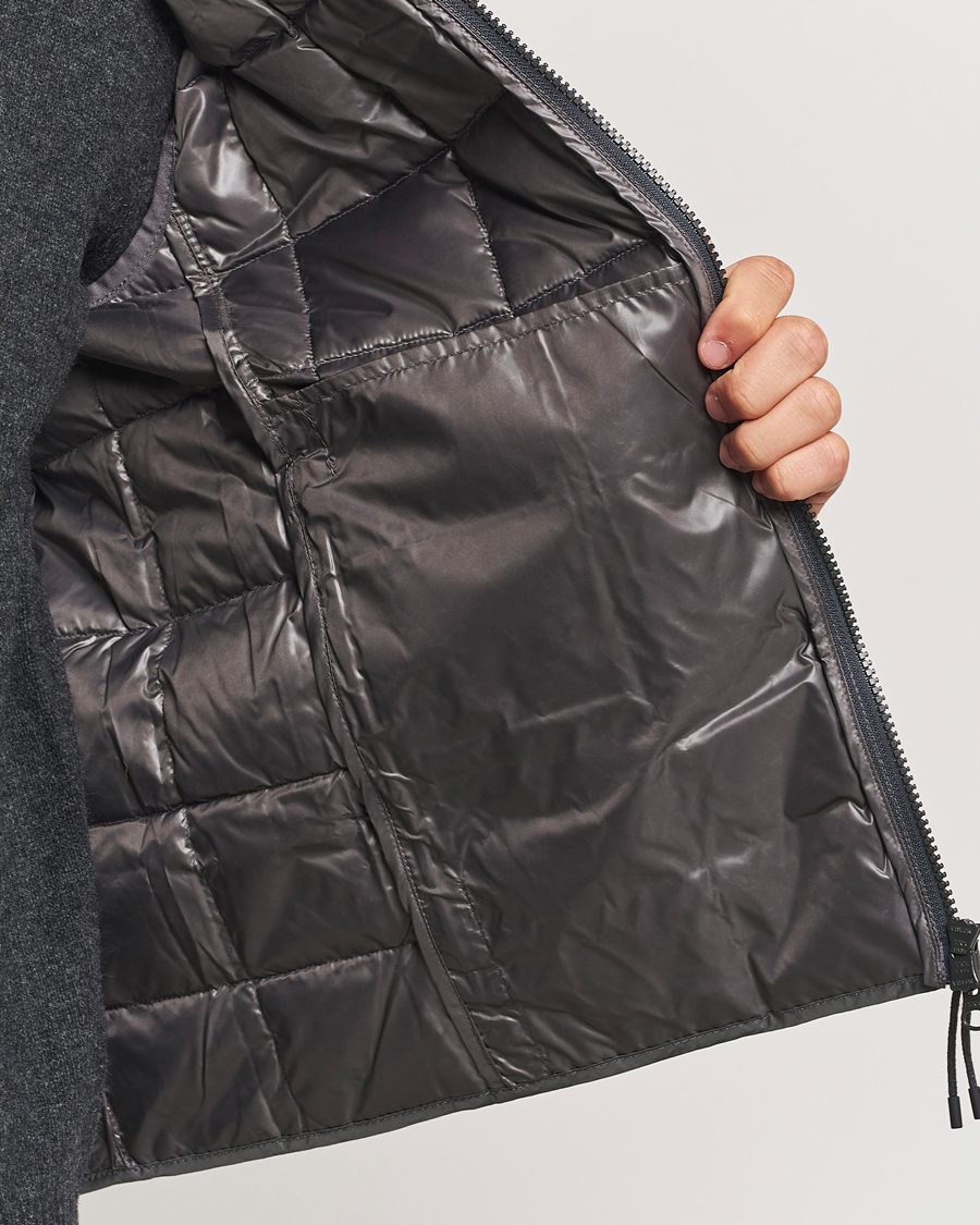 Herren | Jacken | TAION | High Neck Full Zip Lightweight Down Vest Charcoal