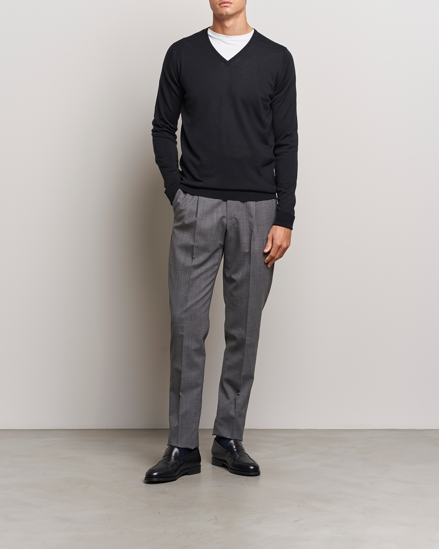 Herren | Pullover | John Smedley | Bobby Extra Fine Merino V-Neck Pullover Black