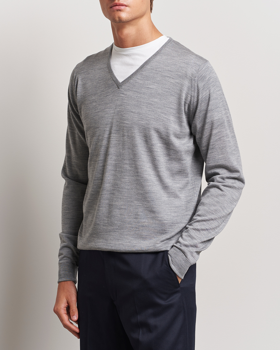 Herren | Pullover | John Smedley | Bobby Extra Fine Merino V-Neck Pullover Silver Grey