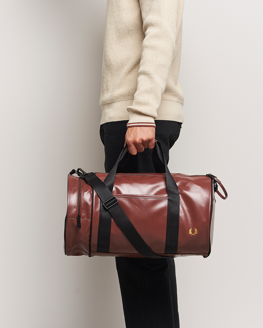 Herren | Fred Perry Tonal Classic Barrel Bag Whiskey Brown | Fred Perry | Tonal Classic Barrel Bag Whiskey Brown