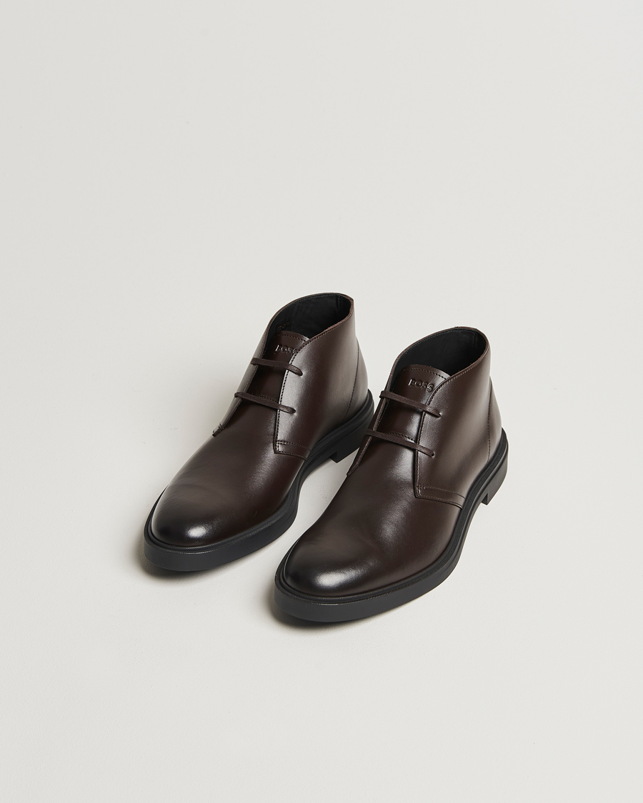 BOSS BLACK Calev Leather Chukka Boot Dark Brown bei Care of Carl