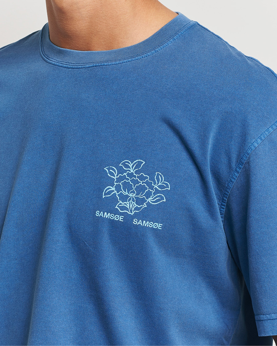 Herren | T-Shirts | Samsøe Samsøe | Poetry Printed T-Shirt True Navy Lotus