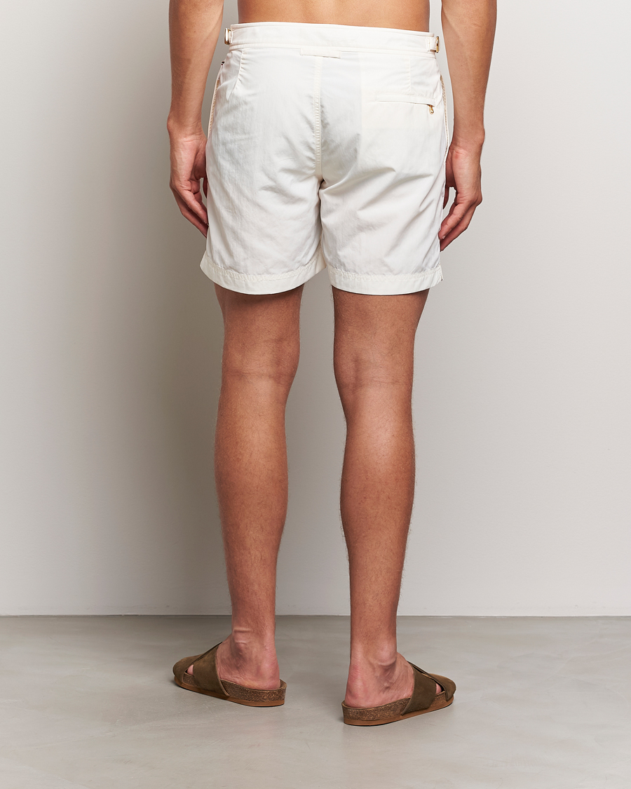 Herren | Orlebar Brown Bulldog Ribbon Tape Trim Swimshorts White Sand | Orlebar Brown | Bulldog Ribbon Tape Trim Swimshorts White Sand