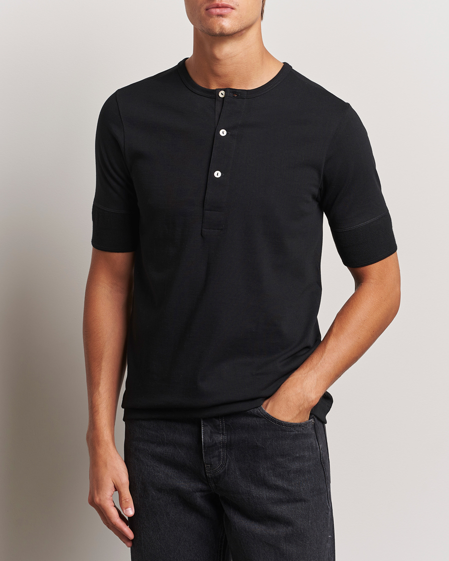 Herren | T-Shirts | Merz b. Schwanen | Short Sleeve Organic Cotton Henley Black