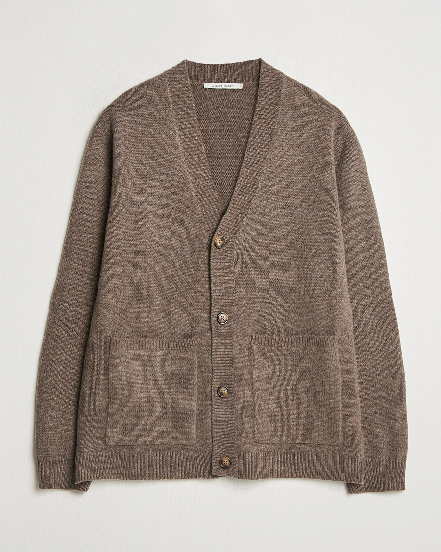 Herren | Pullover | A Day's March | Jarrow Lambswool Cardigan Dark Taupe