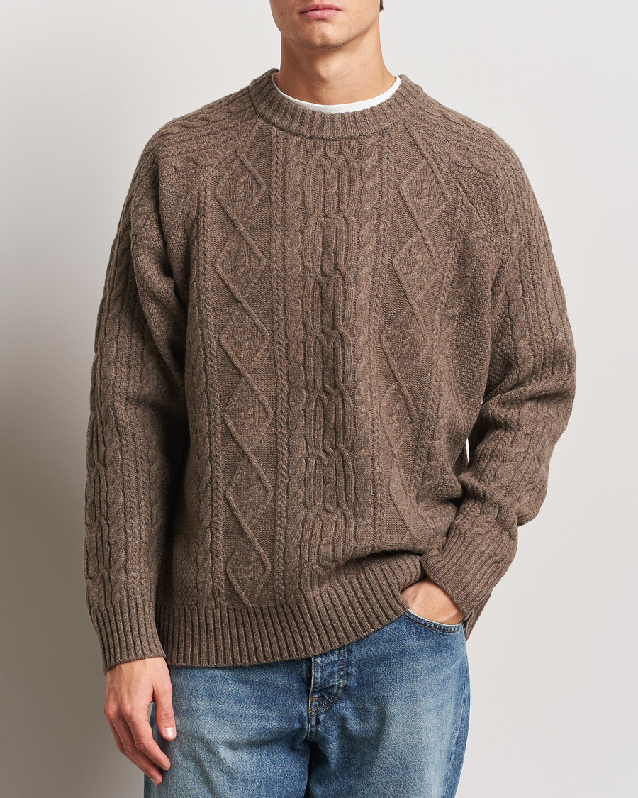 Herren | Pullover | A Day's March | Atlas Aran Knit Lambswool Sweater Dark Taupe