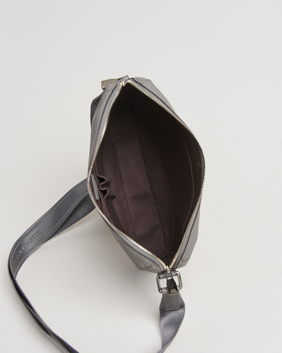 Herren | Pre-Owned & Vintage Bags | Louis Vuitton Pre-Owned | Gray Taiga PM Messenger Bag Grigori