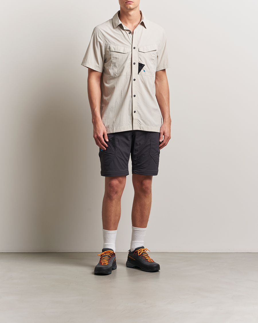 Herren | Hemden | Klättermusen | Syn Short Sleeve Function Shirt Silver Creme