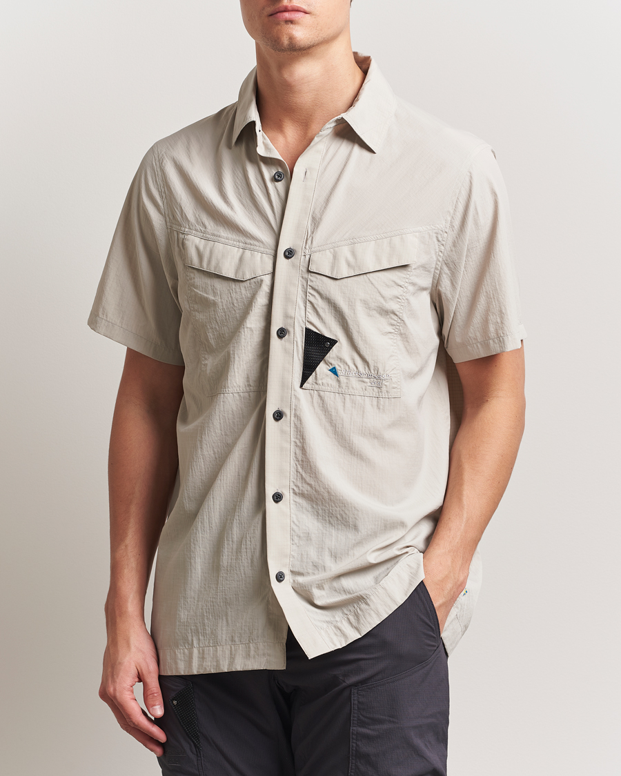 Herren | Hemden | Klättermusen | Syn Short Sleeve Function Shirt Silver Creme