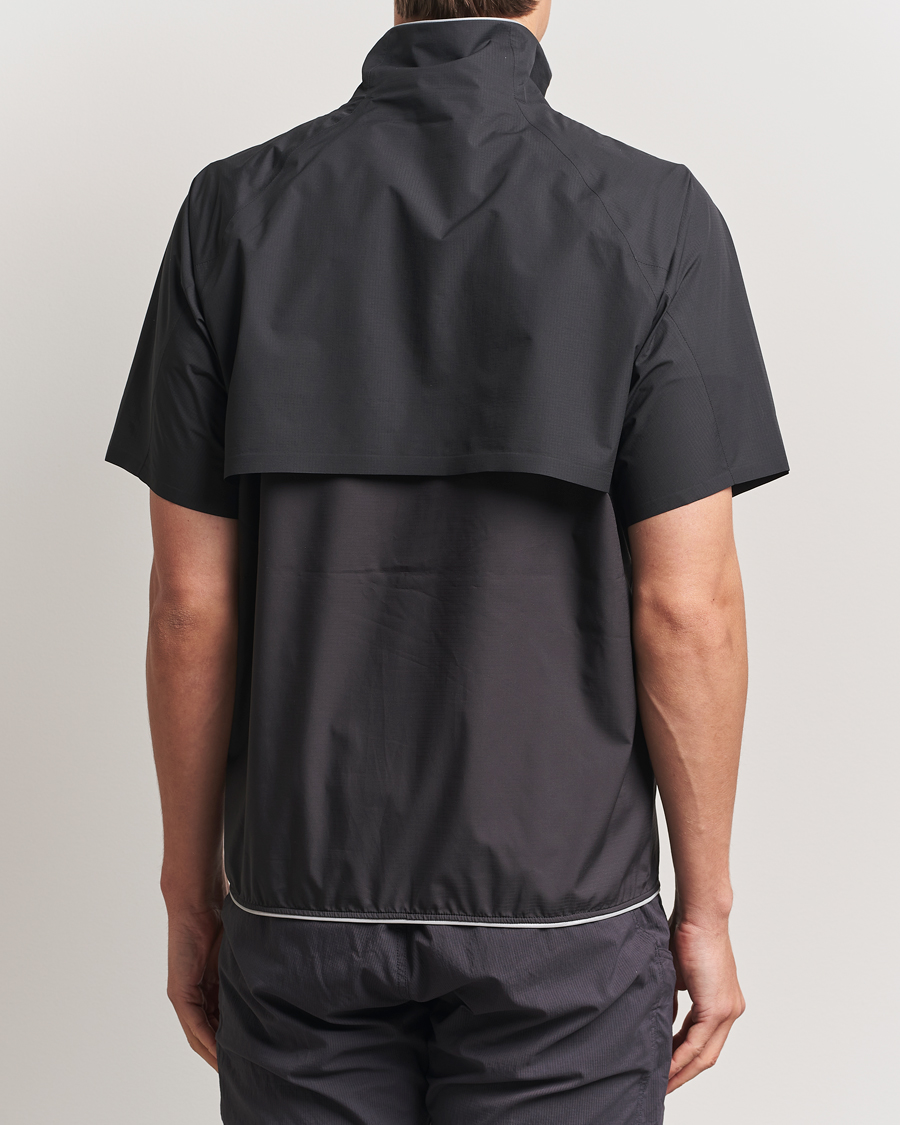 Herren | T-Shirts | Klättermusen | Vidre Zip Short Sleeve Shirt Black
