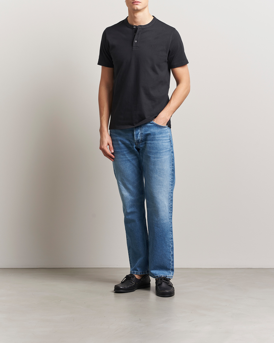 Herren | T-Shirts | Levi's | Short Sleeve Henley Mineral Black