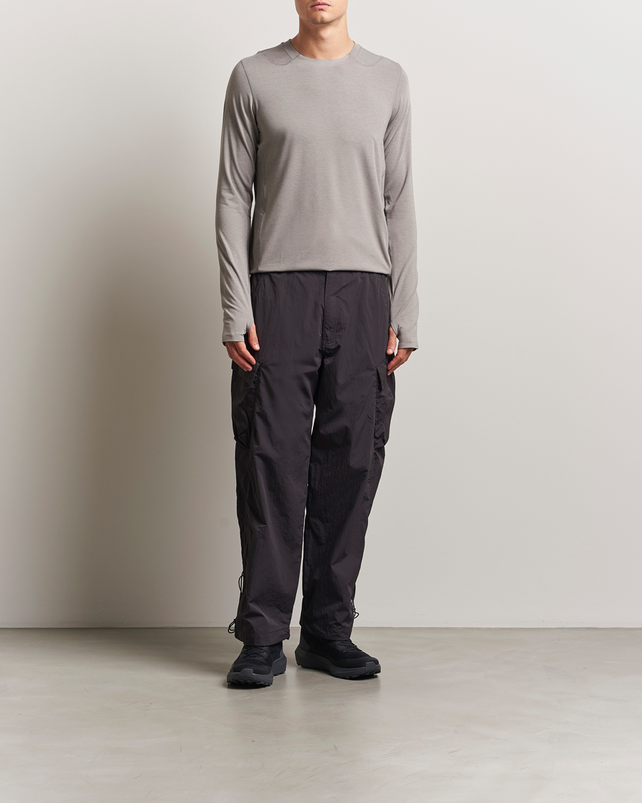 Herren | T-Shirts | Oakley | Latitude Flight Shell T-Shirt Cement