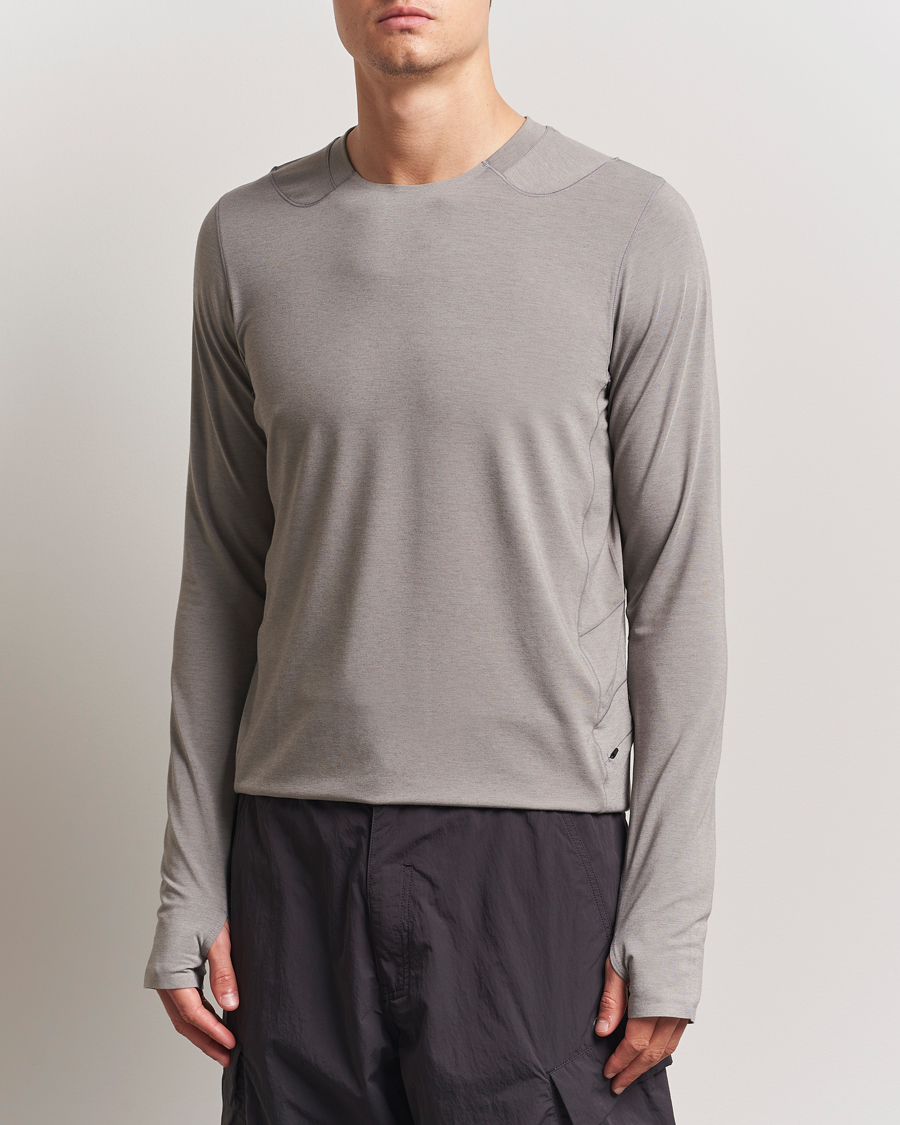 Herren | T-Shirts | Oakley | Latitude Flight Shell T-Shirt Cement