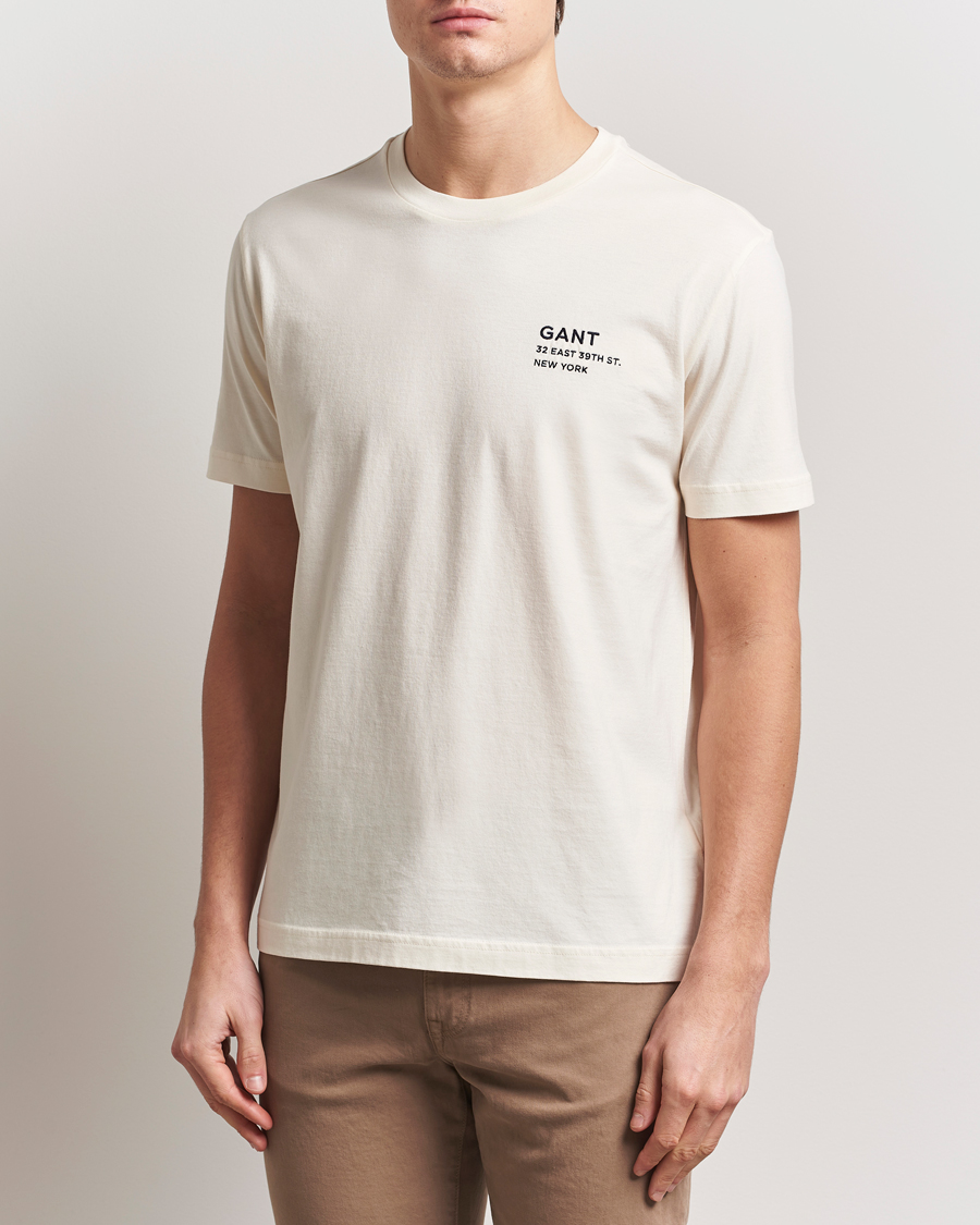 Herren | T-Shirts | GANT | Small Graphic Crew Neck T-Shirt Cream