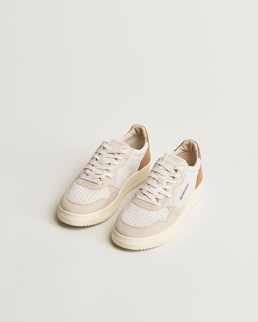 Herren | Sneaker | Autry | Medalist Low Super Soft Goat Suede Sneaker Sand/Cigarr