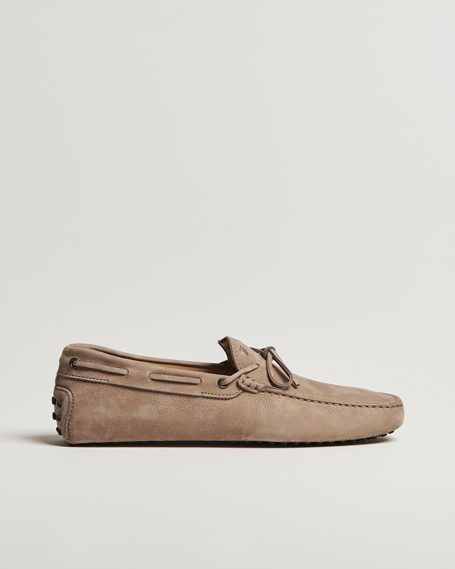 Herren | Tod's Lacetto Gommino Carshoe Taupe Nubuck | Tod's | Lacetto Gommino Carshoe Taupe Nubuck