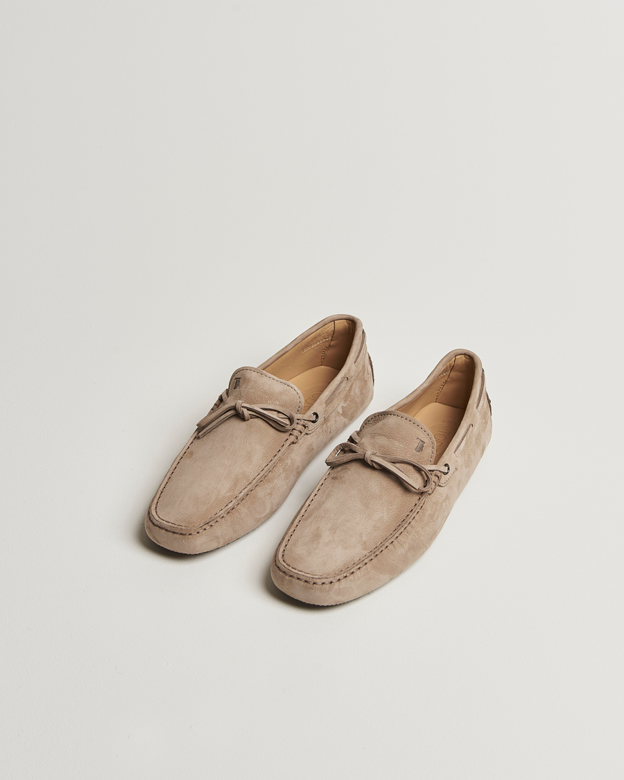 Herren | Tod's Lacetto Gommino Carshoe Taupe Nubuck | Tod's | Lacetto Gommino Carshoe Taupe Nubuck