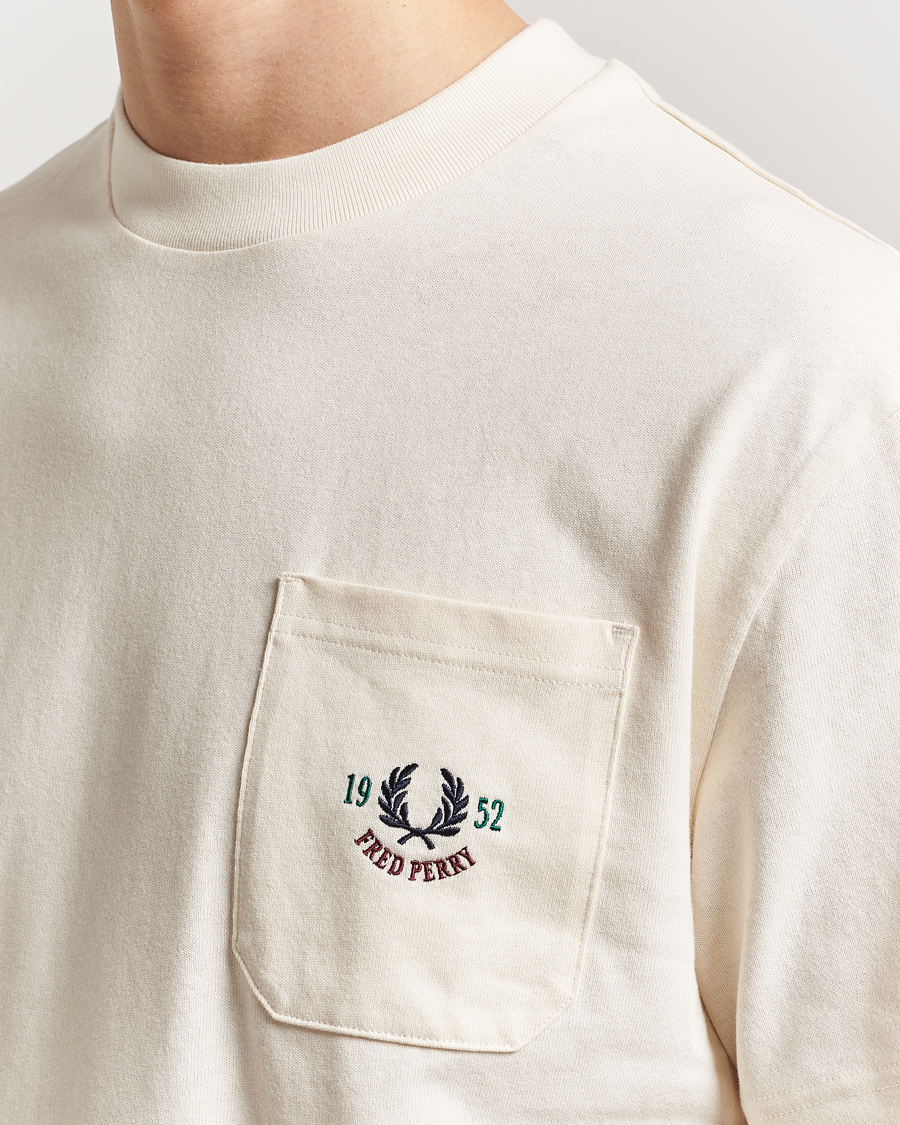 Herren | T-Shirts | Fred Perry | Relaxed 1952 Tennis T-Shirt Ecru