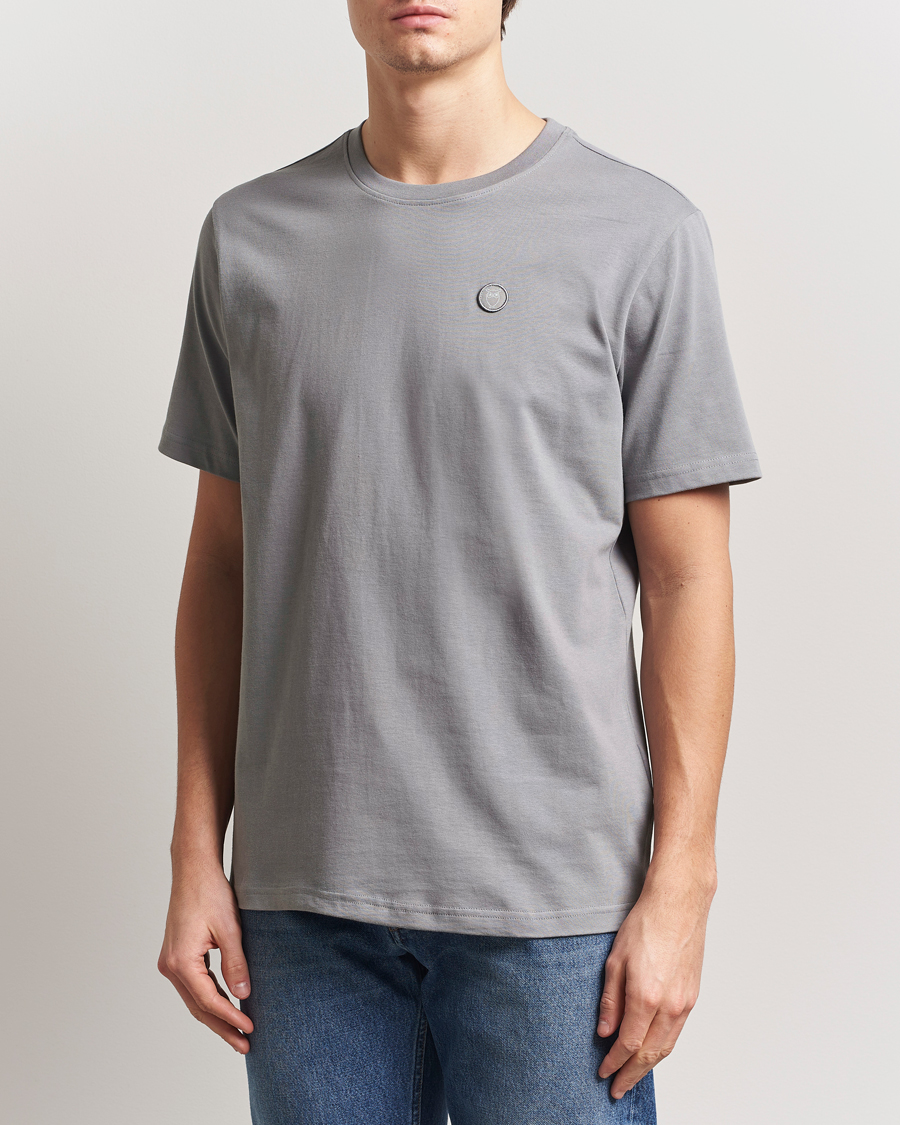 Herren | T-Shirts | KnowledgeCotton Apparel | Loake Badge T-Shirt Grey