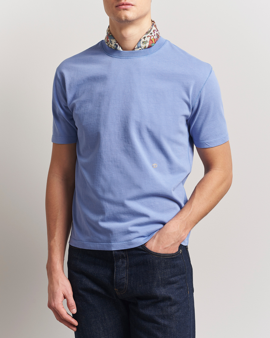 Herren | T-Shirts | Drake's | Embroidered Hiking T-Shirt Lavender Blue