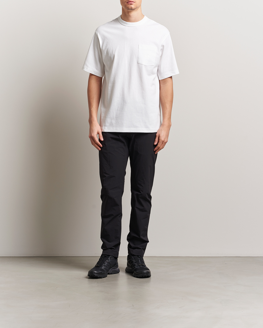 Herren | T-Shirts | The North Face | Relaxed Pocket T-Shirt White