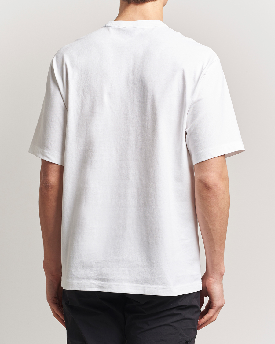 Herren | T-Shirts | The North Face | Relaxed Pocket T-Shirt White