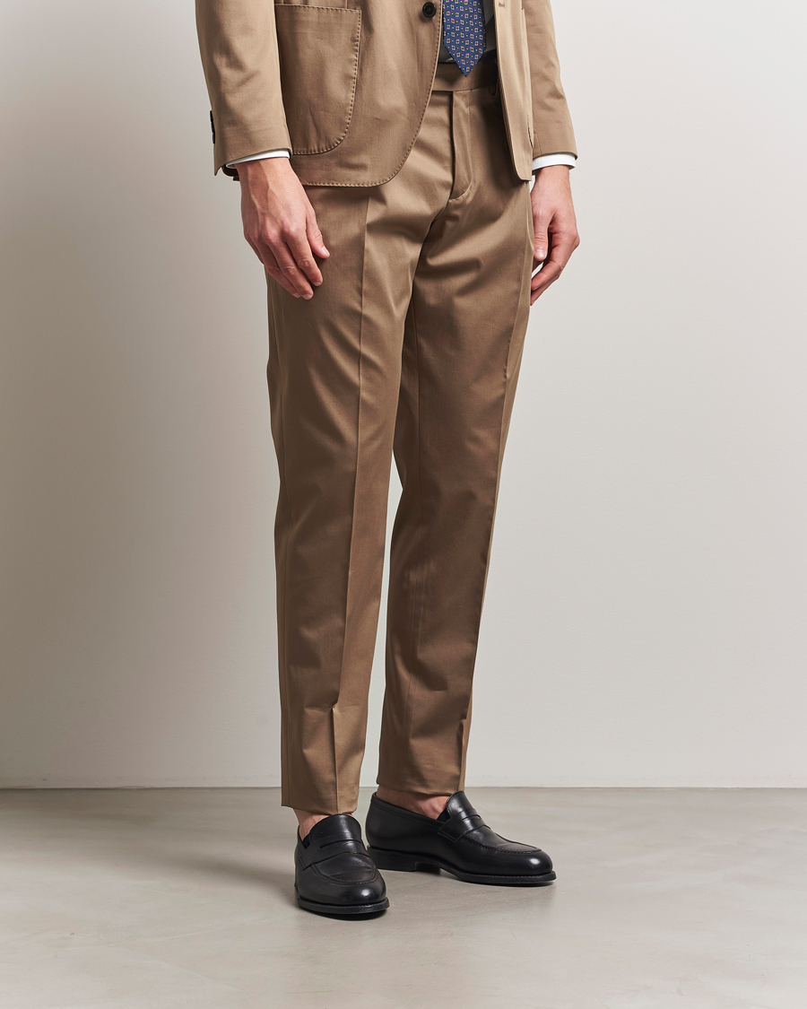 Herren | Hosen | Lardini | Pleated Cotton Stretch Trousers Light Brown