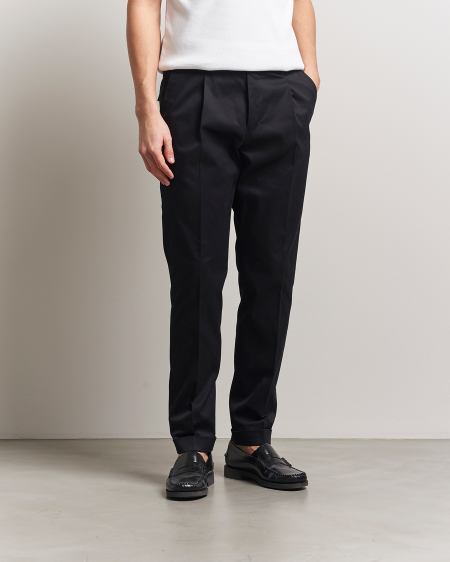 Herren | Hosen | Tiger of Sweden | Tenuta Pleated Cotton Trousers Black