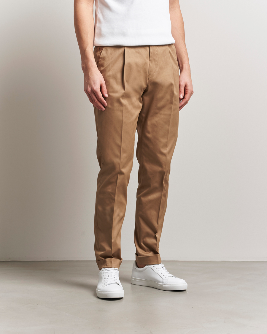 Herren | Hosen | Tiger of Sweden | Tenuta Pleated Cotton Trousers Beige