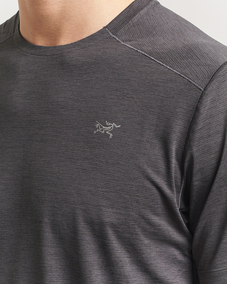 Herren | T-Shirts | Arc'teryx | Cormac Crew Neck T-Shirt Black Heather