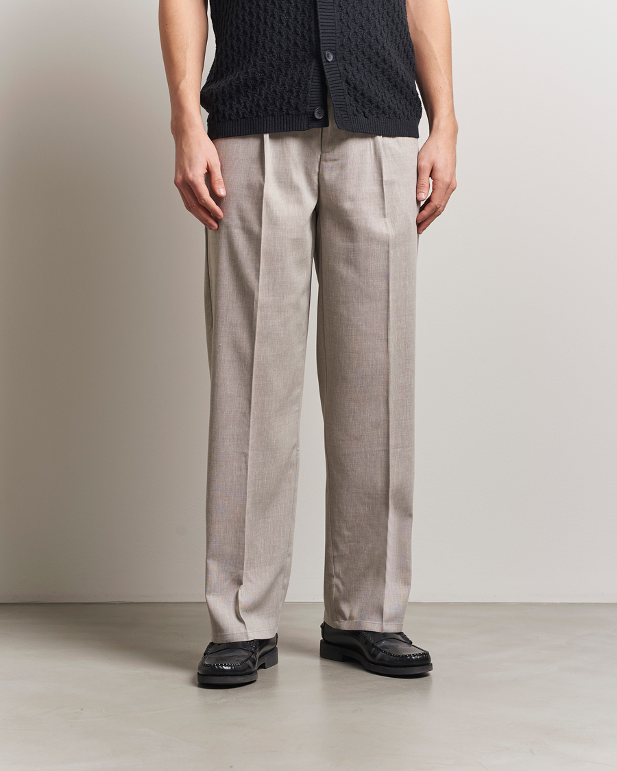 Herren | Hosen | LES DEUX | Reece Pleated Slub Suit Pants Light Sand
