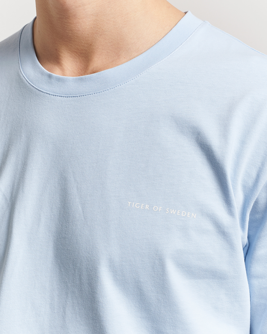 Herren | T-Shirts | Tiger of Sweden | Pro Cotton Logo T-Shirt Light Blue